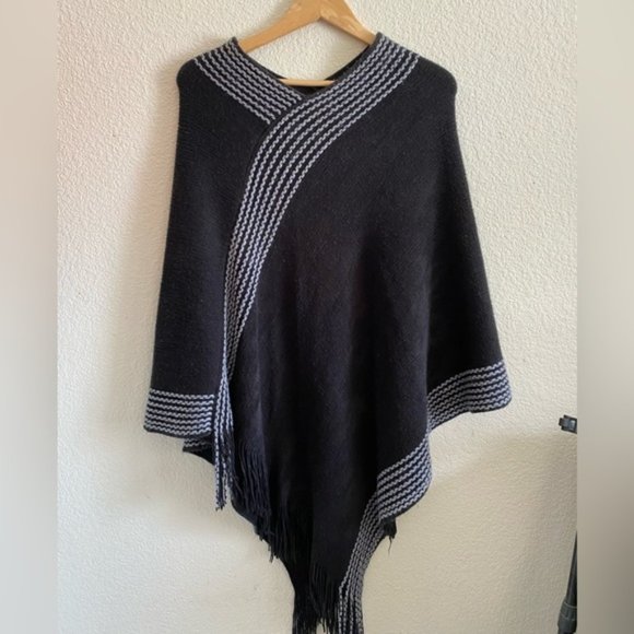 🐺 Black & Grey Poncho 🐺 - Picture 1 of 2